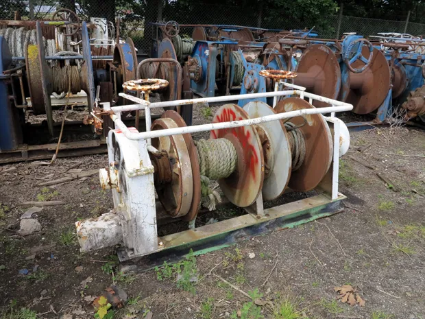 Image 2 of 3 - Trawl winch