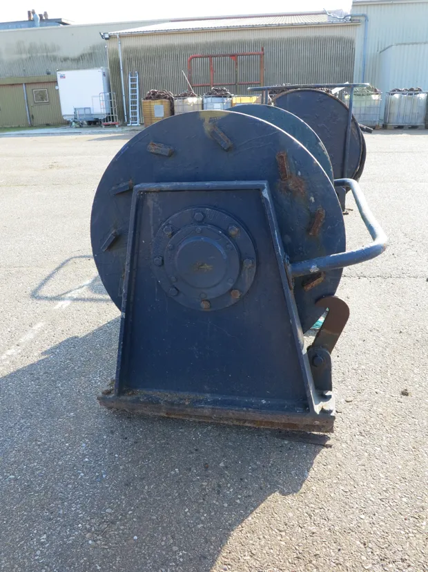 Image 5 of 7 - Tackle winch
