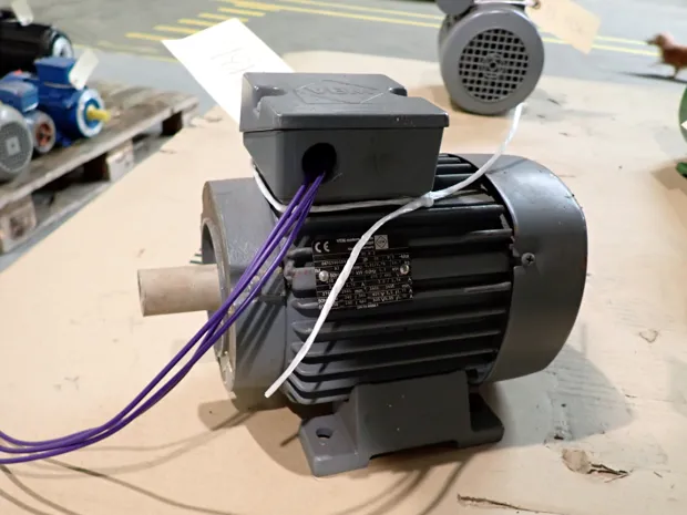 Image 2 of 3 - VEM - K21R 80 K2