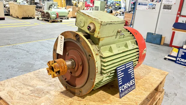 Image 4 of 8 - Lönne - VC200LK04