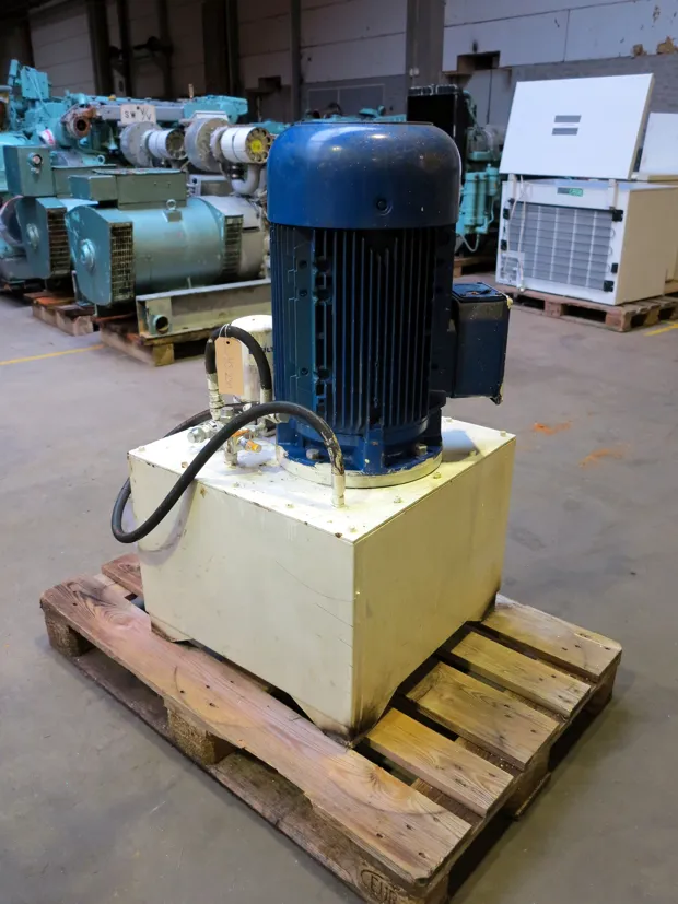 Image 2 of 3 - HS230