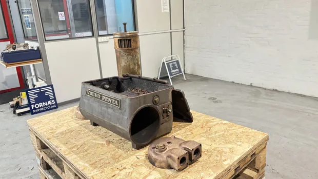 Image 2 of 10 - Volvo Penta - TMD 100AK