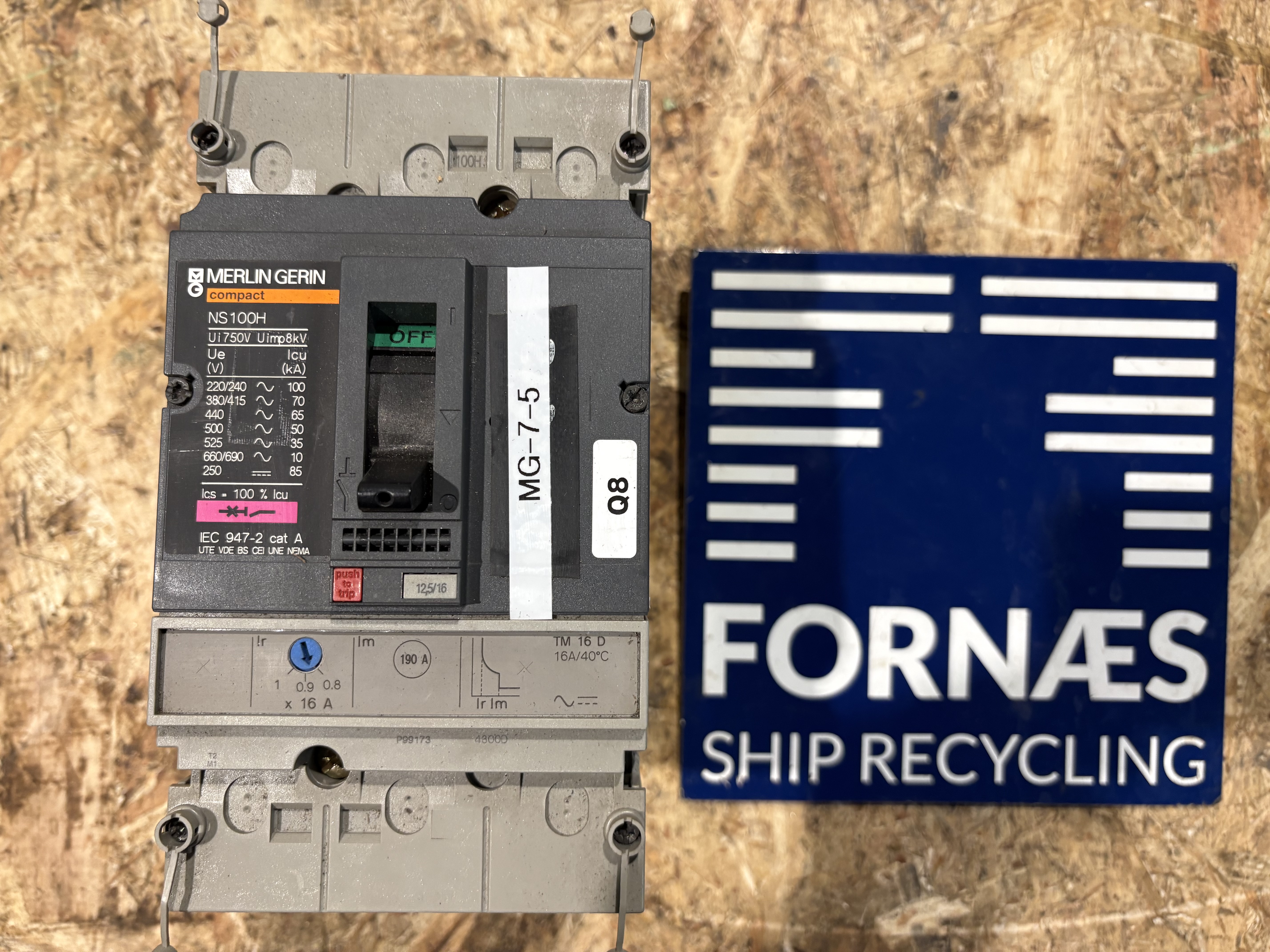 Merlin Gerin - Compact