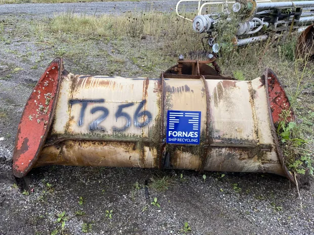 Image 1 of 5 - No plate