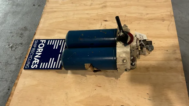 Image 3 of 7 - Vokes