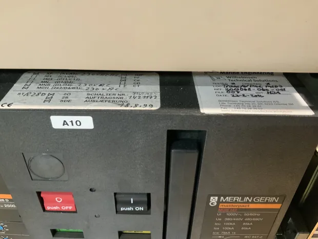 Image 4 of 5 - Merlin Gerin - M25H2