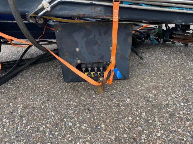 Image 5 of 6 - Foldekran