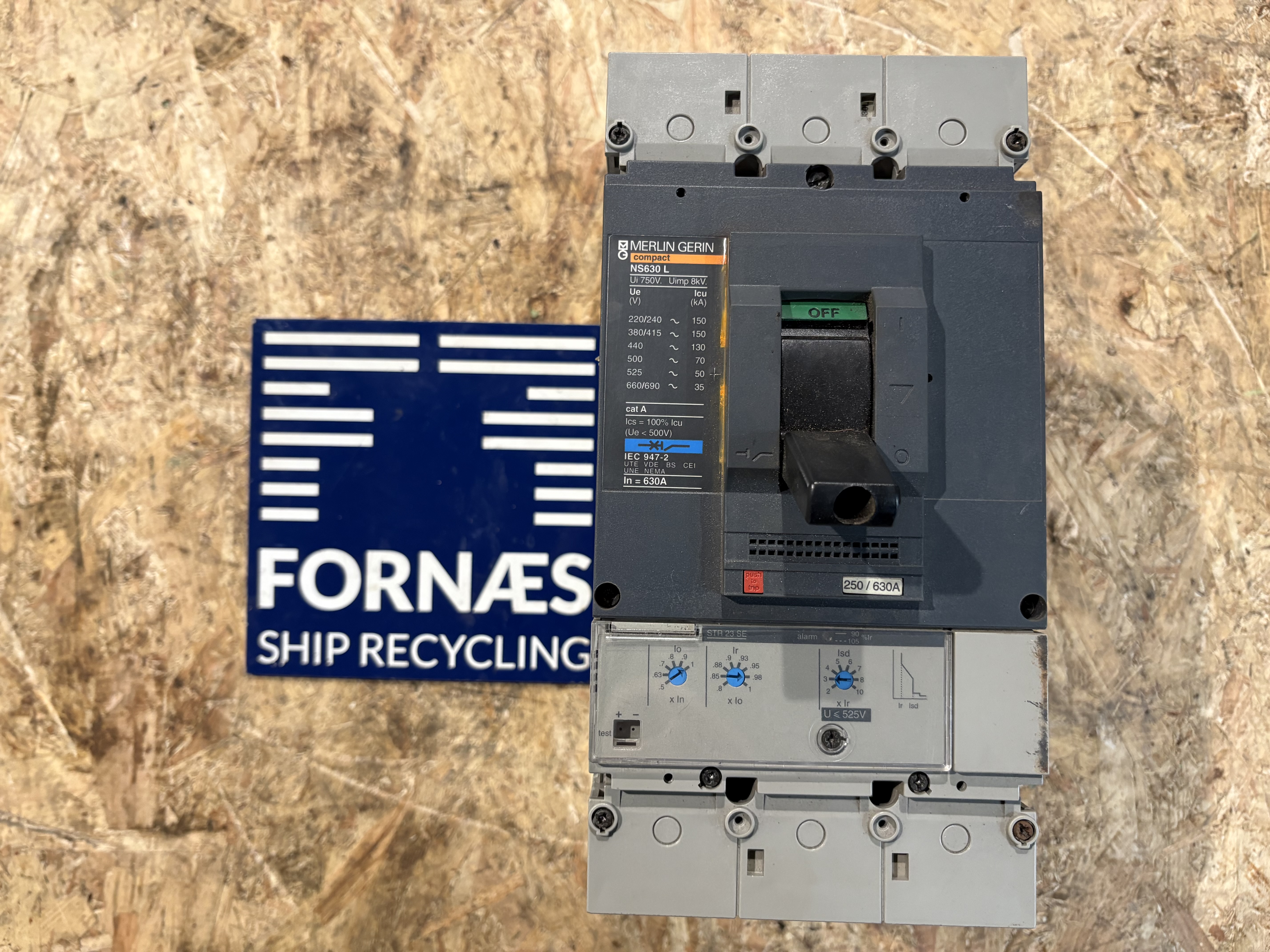 Merlin Gerin - Compact