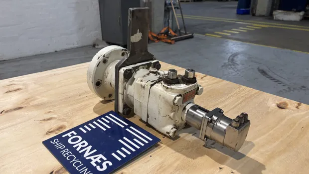 Image 5 of 8 - Danfoss  - OMT 160 T