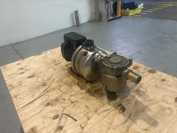 Image 4 of 5 - Grundfos - Hydrofore