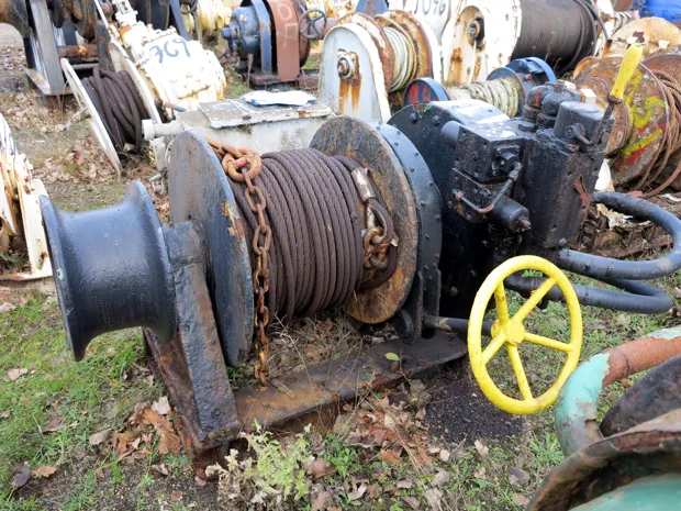 Image 2 of 4 - Mooring winch