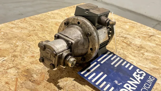 Image 7 of 9 - HP1021