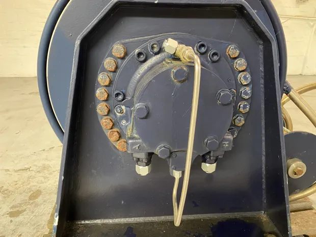 Image 5 of 7 - Split winch