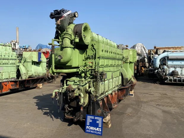 Image 6 of 9 - B&W Holeby