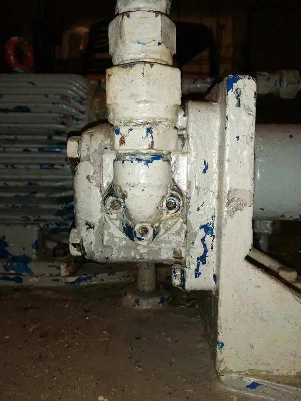 Image 4 of 10 - HS28