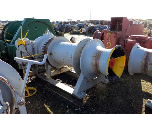 Image 2 of 4 - Mooring winch