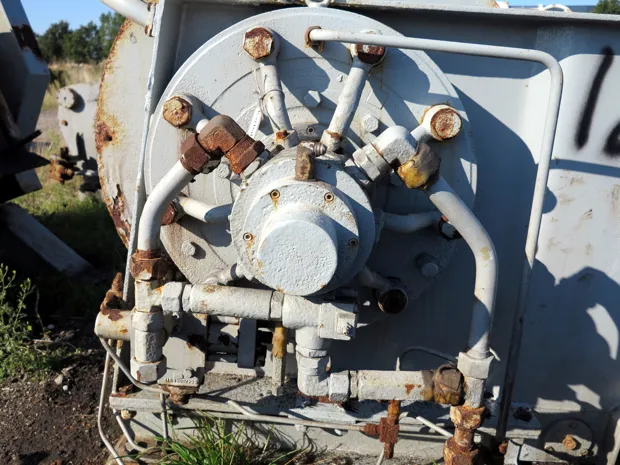 Image 2 of 3 - Split winch