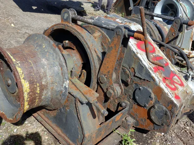 Image 3 of 6 - Anchor winch