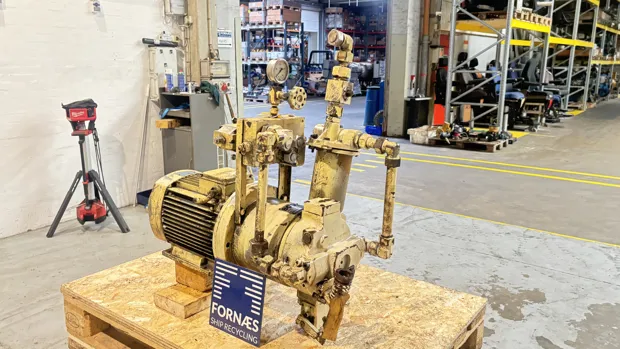 Image 7 of 9 - HP1027