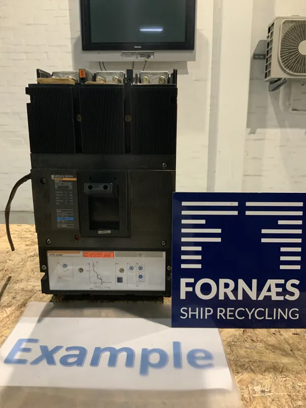 Image 1 of 4 - Merlin Gerin - C801L