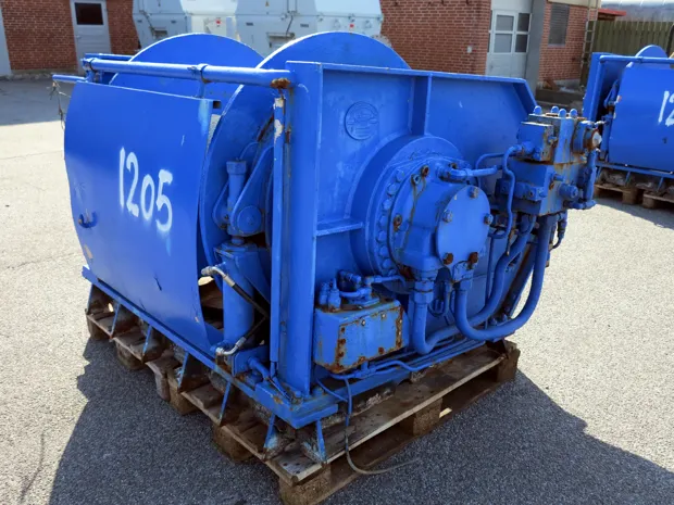 Image 3 of 6 - Split winch