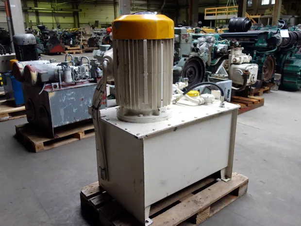 Image 2 of 4 - HS220