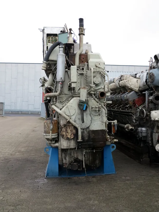 Image 11 of 14 - Wärtsilä - 8R32