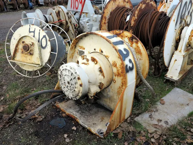 Image 1 of 4 - Mooring winch
