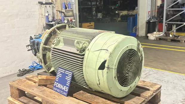 Image 6 of 9 - HP1040