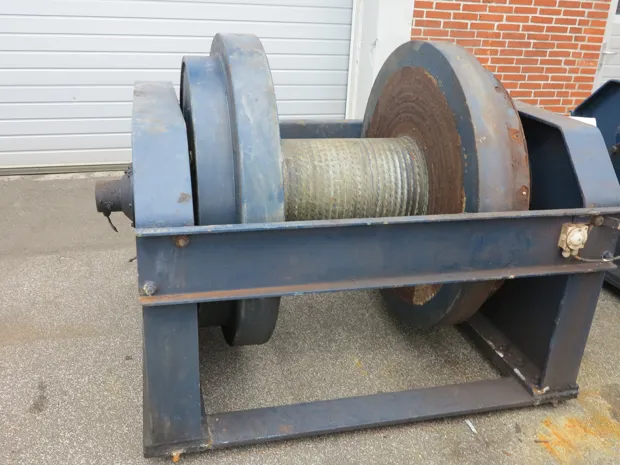 Image 1 of 3 - Trawl winch