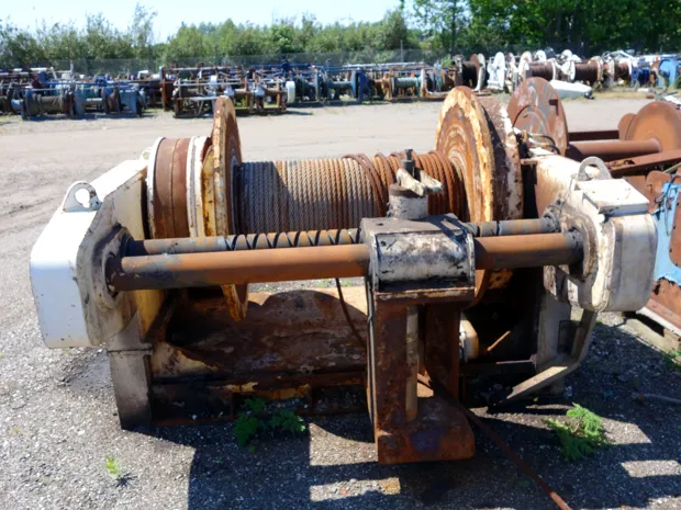 Image 3 of 3 - Trawl winch