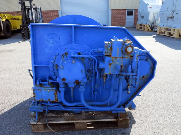 Image 4 of 6 - Split winch