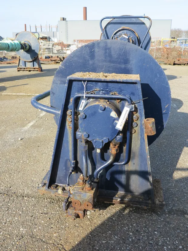 Image 6 of 7 - Tackle winch