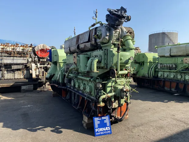 Image 8 of 10 - B&W Holeby