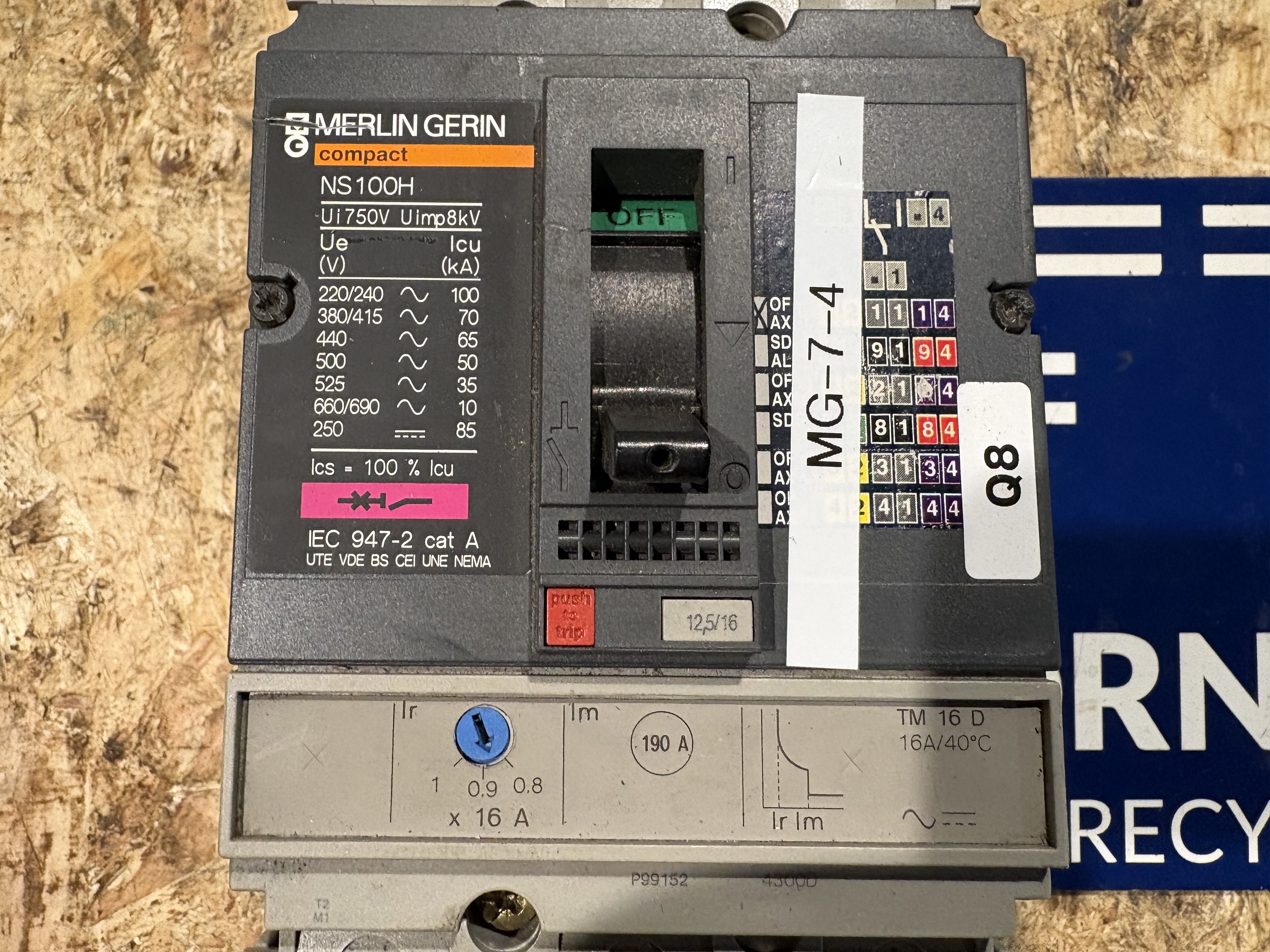 Merlin Gerin - Compact