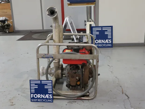 Image 2 of 5 - Yanmar - L40EA-DP