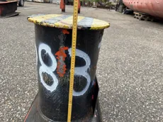 D833
