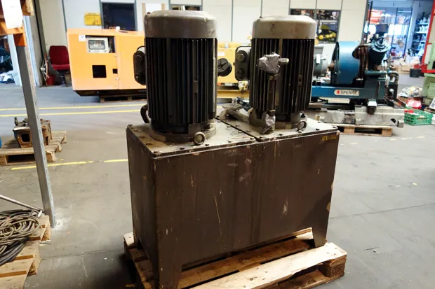 Image 2 of 3 - HS185