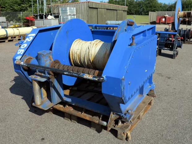 Image 1 of 6 - Split winch