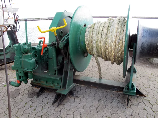 Image 1 of 6 - Mooring winch