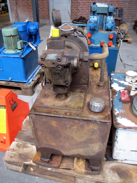 Image 9 of 15 - HS73