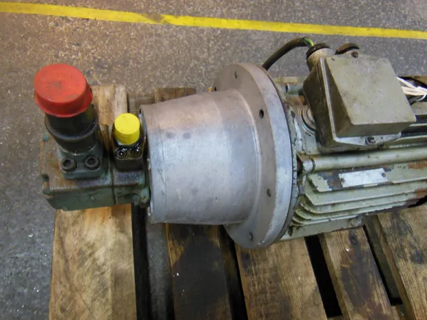 Image 2 of 3 - HP271