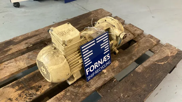 Image 4 of 5 - Desmi - B 114