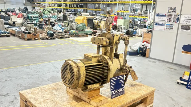 Image 6 of 9 - HP1027