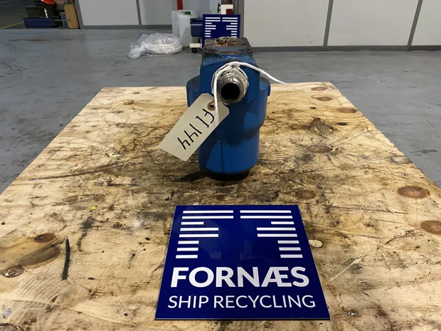 Image 4 of 5 - Fairey Arlon BV - 372A-1N50-BL123