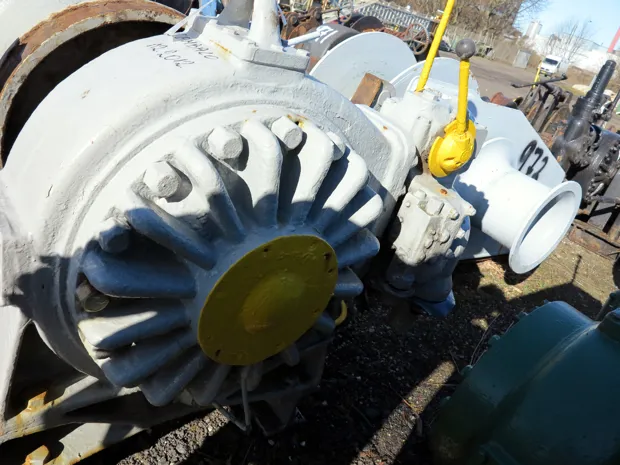 Image 3 of 4 - Mooring winch