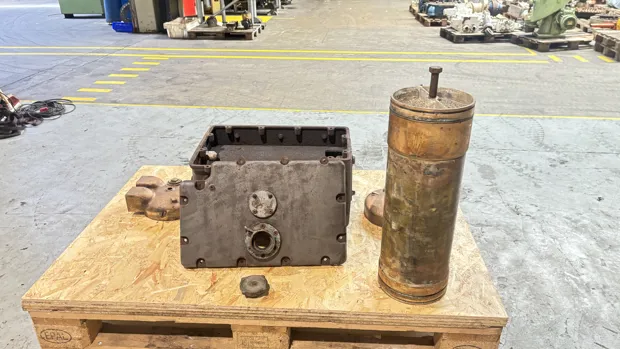 Image 8 of 10 - Volvo Penta - TMD 100AK