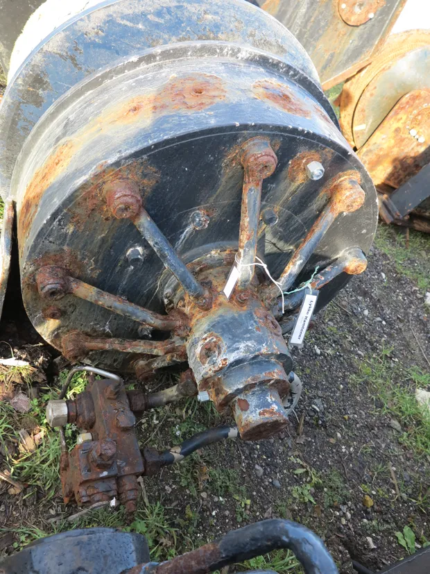 Image 4 of 8 - Tackle winch