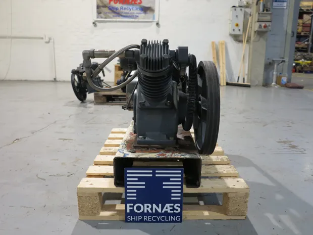 Image 4 of 6 - No plate