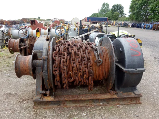 Image 1 of 5 - Anchor winch